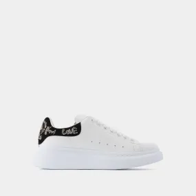 Alexander McQueen  Oversize sneakers in Black and White Leather