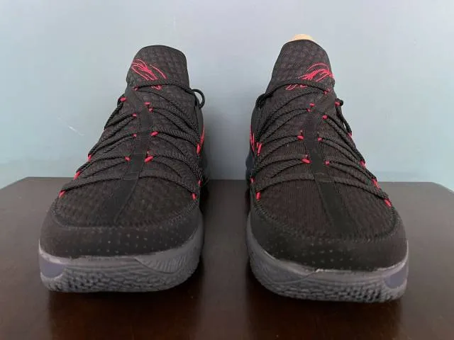 Nike LeBron 17 Low Bred