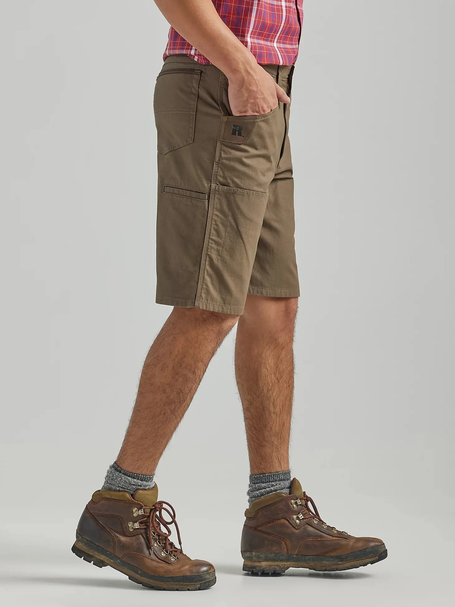 WRANGLER RIGGS WORKWEAR UTILITY RELAXED SHORT IN LIGHT BROWN SIZE 42