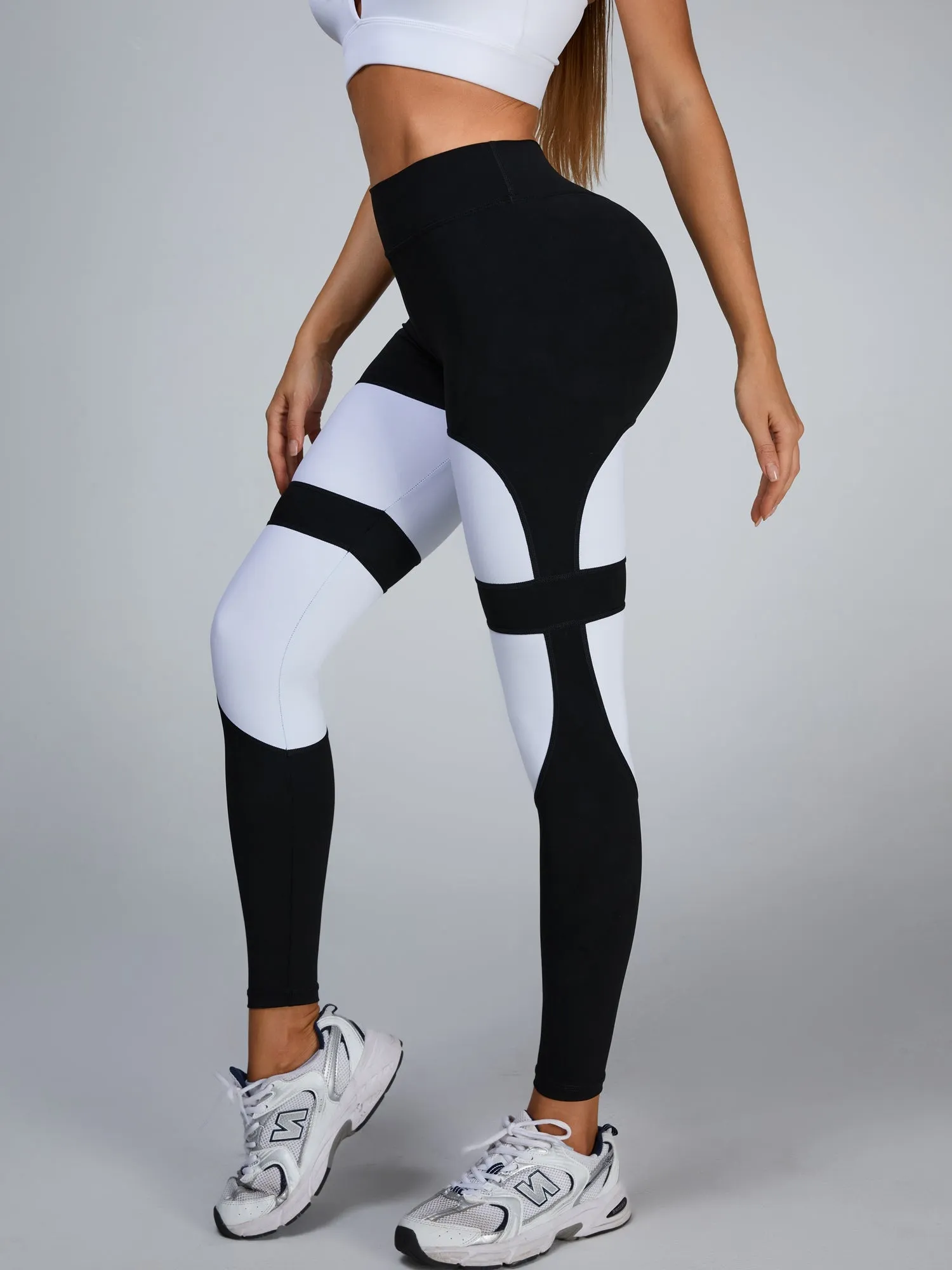 ZASUWA Female Cutout Mesh Twist Beautiful Back Tracksuit